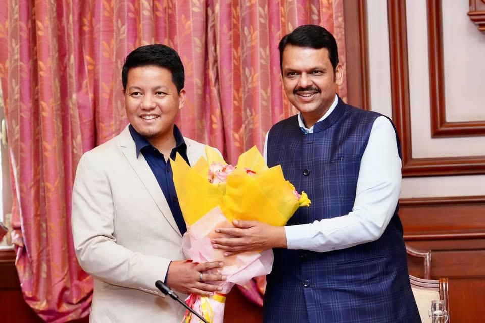 Indrahang calls on Fadnavis in Mumbai