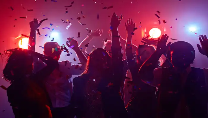 Govt reiterates business hours for nightclubs, underlines rules against underage drinking