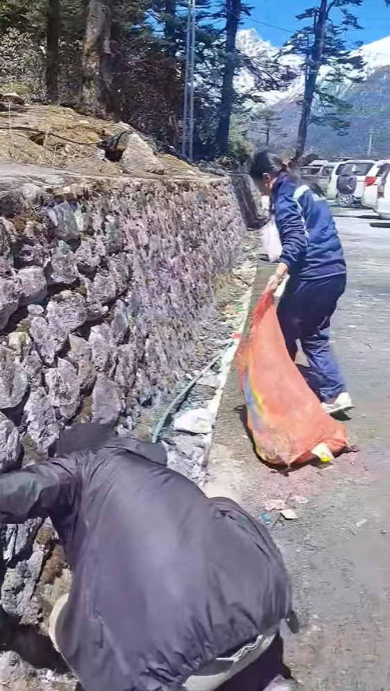 Cleanliness drive by Sikkim Police